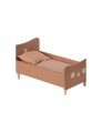 maileg-akcesoria-dla-myszek-wooden-bed-mini-rose.jpg