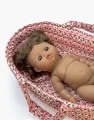minikane-poupee-exclusive-madeleine-brune-aux-yeux-dormeurs-marrons-couchee-couffin-au-temps-des-cerises-2.webp