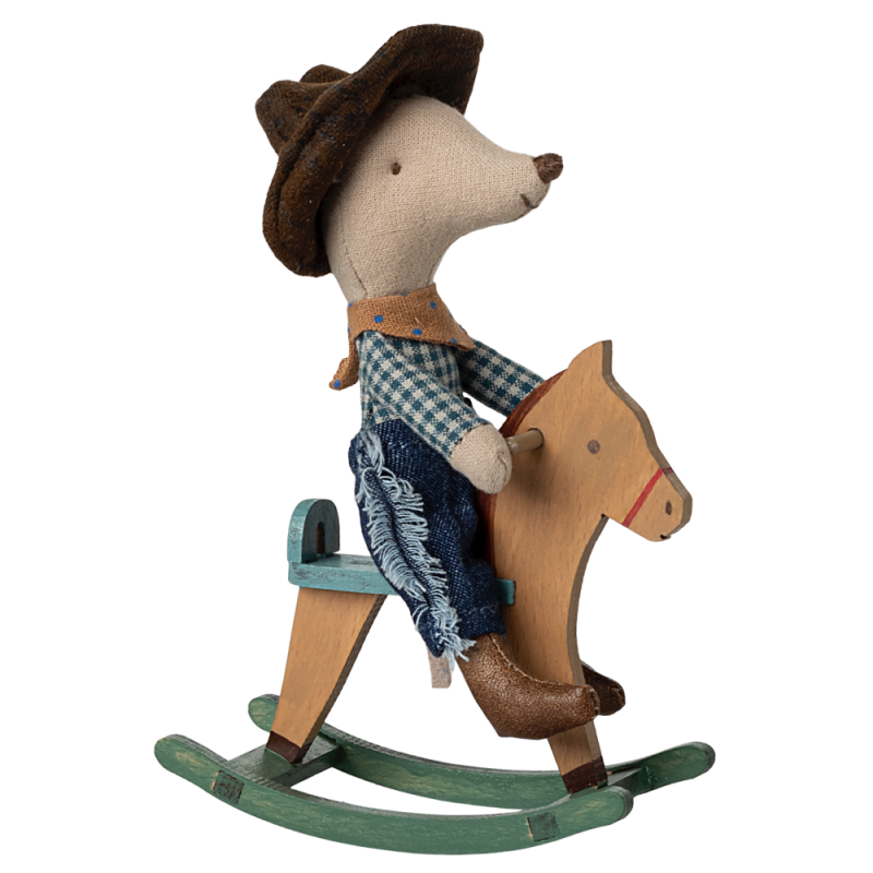 MAILEG-Myszka-kowboj-z-konikiem-na-biegunach---COWBOY-LITTLE-BROTHER (1).png