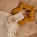 pol_pl_Little-Dutch-Przytulaczek-z-zawieszka-do-smoczka-i-gryzakiem-Newborn-Naturals-5339_6.jpg