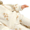 Dres-kwiatki-na-kremie-dla-lalki-Paola-Reina-Amigas-32-cm-5.png