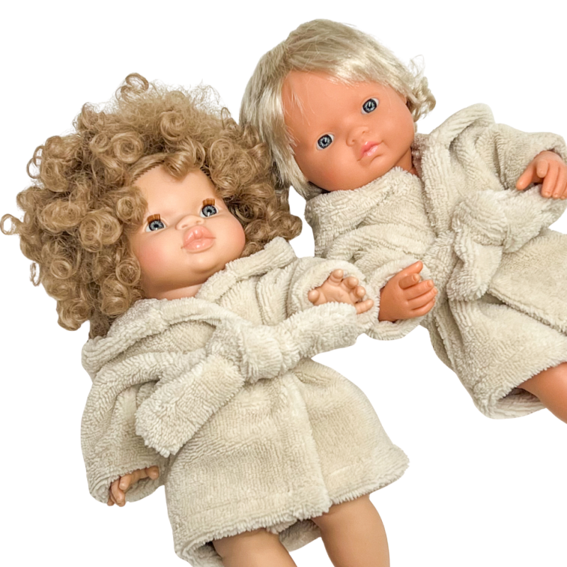 Szlafrok-frotte-dla-lalki-Miniland-38-cm-Minikane-34-cm-Paola-Reina-34-cm-beż-1.png