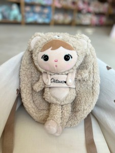 Outlet-Oktawia-Beżowy Miś Teddy - Plecak z wyjmowanym pluszakiem Lalka Metoo