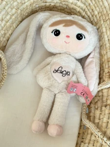  Outlet - Łucja - Jasno Beżowy Królik 50 cm - Lalka Metoo   